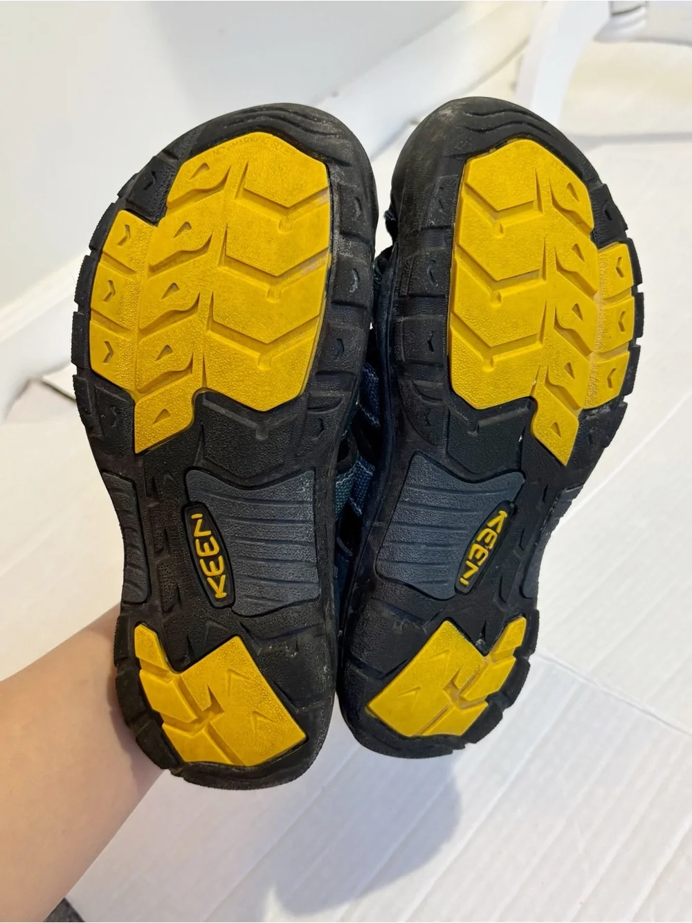 Keen Newport Sandals Big Kid’s Size 5 Hiking Water Shoes Keens Outdoor Travel